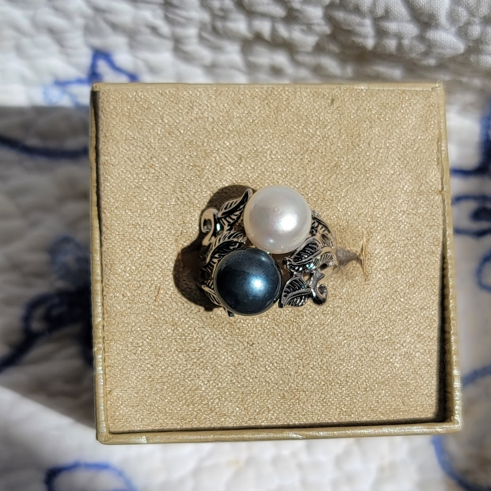 9mm white and black cultured freshwater pearls.
